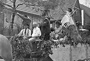 Umzug durch Ginsheim