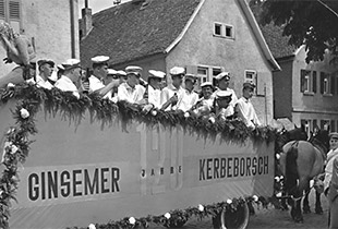 Kerweborsch uffm Kerwewage